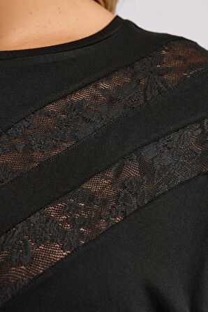 Büyük Beden Kısa Kollu V Yaka Dantel Detaylı Yırtmaçlı Uzun T-shirt 322971