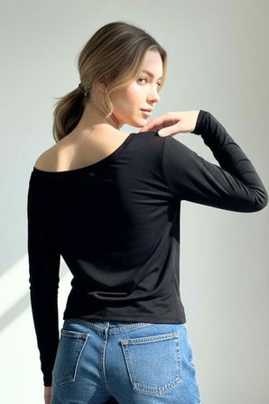 Siyah Beyaz Çizgili Kadın Düşük Omuz Kayık Yaka Rahat Kesim Uzun Kollu T-Shirt