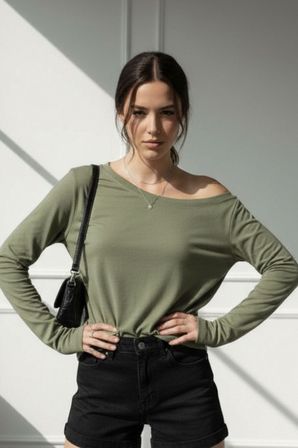 Siyah Beyaz Çizgili Kadın Düşük Omuz Kayık Yaka Rahat Kesim Uzun Kollu T-Shirt