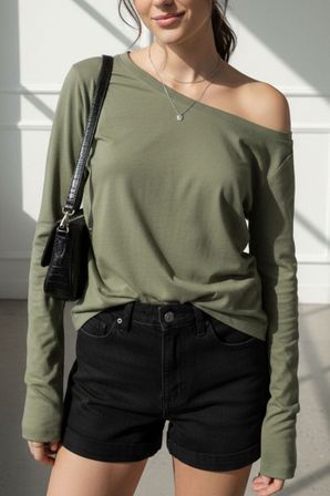 Siyah Beyaz Çizgili Kadın Düşük Omuz Kayık Yaka Rahat Kesim Uzun Kollu T-Shirt