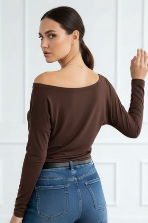 Siyah Beyaz Çizgili Kadın Düşük Omuz Kayık Yaka Rahat Kesim Uzun Kollu T-Shirt