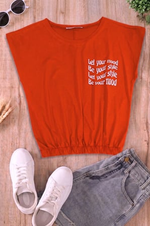 Lastik Detaylı Slogan Baskılı Kolsuz Tişört
