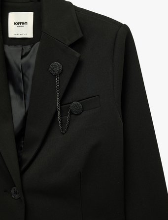 Broş Detaylı Geniş Yaka Uzun Kollu Crop Blazer Ceket