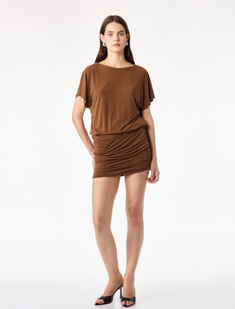 Slim Fit Sırt Detaylı Bisiklet Yaka Kısa Kollu Drapeli Mini Abiye Elbise