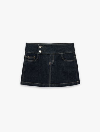 Rahat Kalıp Düğme Detaylı Mini Denim Şort Etek