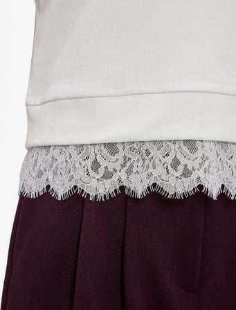 Kolsuz Dantel Detaylı Dik Yaka Bluz