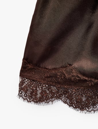Beli Lastikli Dantel Detaylı Rahat Kalıp Saten Mini Şort