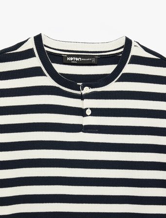 Regular Fit Kısa Kollu Düğmeli Henley Yaka Çizgili Tişört