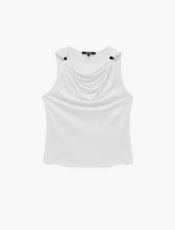 Slim Fit Metal Aksesuarlı Drapeli Viskon Degaje Yaka Kolsuz Bluz