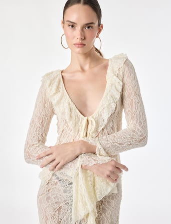 Koton X Sibil Çetinkaya - V Yaka Uzun Kollu Dantelli Fırfırlı Bağlamalı Bluz