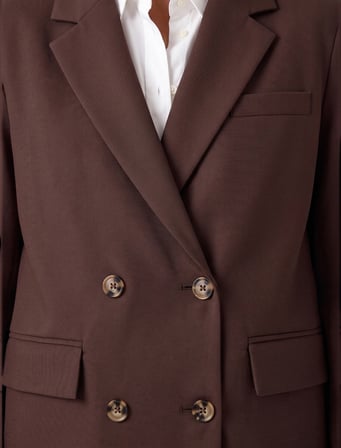 Uzun Kollu Cepli Viskon Karışımlı Düğmeli Oversize Kruvaze Yaka Blazer Ceket