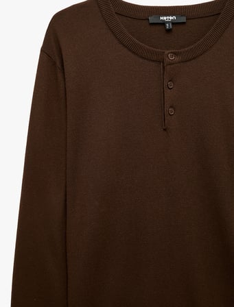 Regular Fit Viskon Karışımlı Düğmeli Henley Yaka Triko Kazak