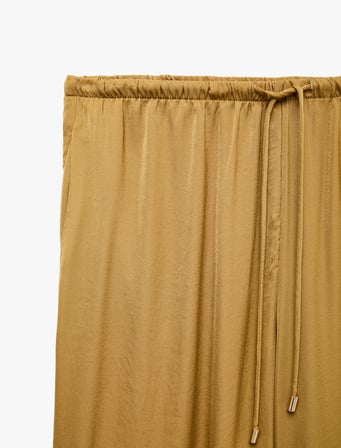 Aerobin Kumaş Straight Fit Cepli Düz Geniş Paça Saten Pantolon