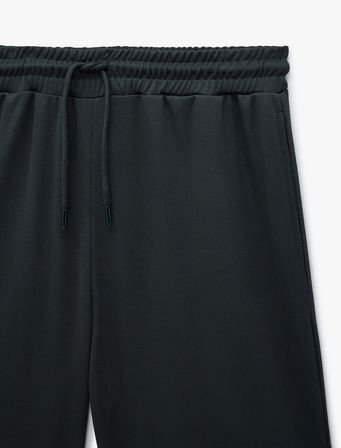 Rahat Kalıp Beli Bağcıklı Cepli Şerit Detaylı Spor Şort