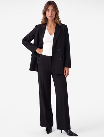 Uzun Kollu Cepli Viskon Karışımlı Düğmeli Oversize Kruvaze Yaka Blazer Ceket
