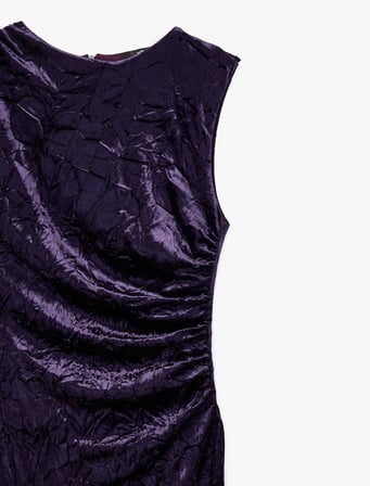 Slim Fit Bisiklet Yaka Drapeli Kolsuz Dokulu Kadife Midi Elbise