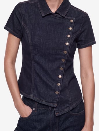 Slim Fit Pamuklu Klasik Yaka Kısa Kollu Asimetrik Kesim Düğmeli Denim Bluz