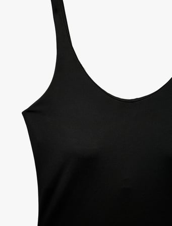 Slim Fit V Yaka Kolsuz Mini Şortlu Spor Tenis Elbisesi