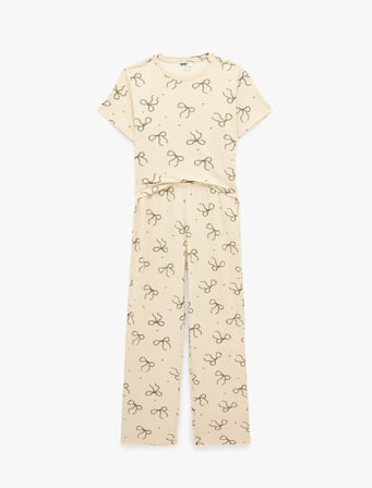 Fiyonk Desenli Rahat Kesim Bisiklet Yaka Kısa Kollu Pijama Takımı