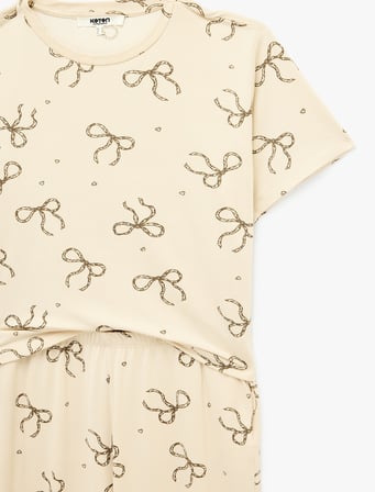 Fiyonk Desenli Rahat Kesim Bisiklet Yaka Kısa Kollu Pijama Takımı