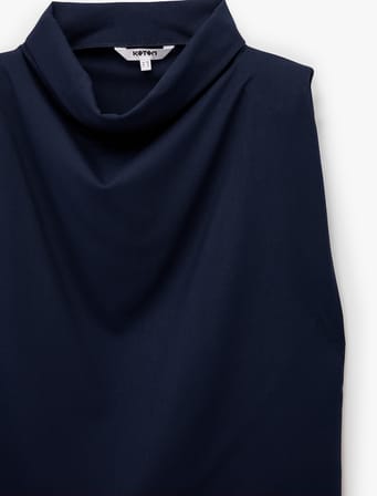 Boxy Fit Dik Degaje Yaka Kolsuz Bluz