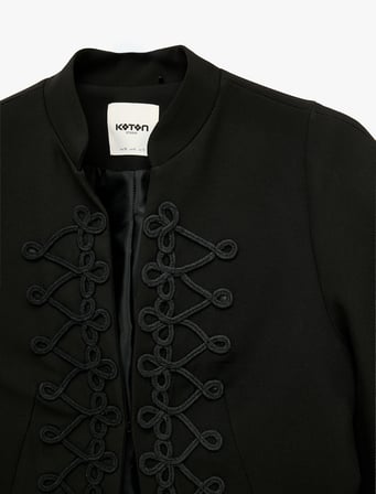 Süslü İşleme Detaylı Mandarin Yaka Uzun Kollu Blazer Ceket