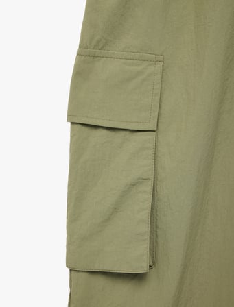 Yüksek Bel Kargo Cep Detaylı Crinkle Paraşüt Kumaş Geniş Paça Spor Eşofman Altı