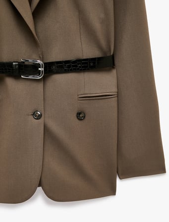 Kemerli Detaylı Cepli Geniş Yaka Düğmeli Blazer Ceket