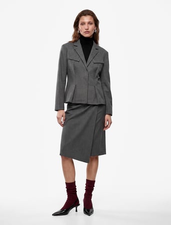 Çift Cepli Klasik Yaka Uzun Kollu Peplum Kesim Pileli Blazer Ceket
