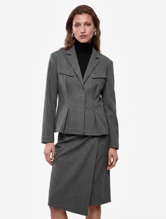 Çift Cepli Klasik Yaka Uzun Kollu Peplum Kesim Pileli Blazer Ceket