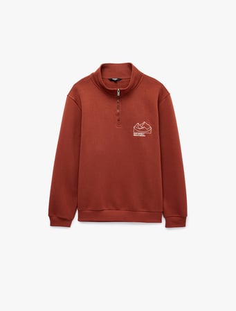 Uzun Kollu Üç İplik Şardonlu Nakışlı Yarım Fermuarlı Sweatshirt