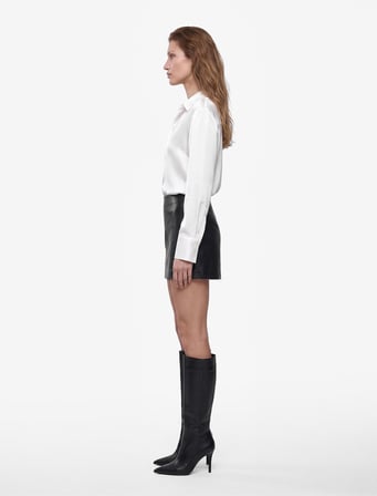 Slim Fit Pile Detaylı Suni Deri Görünümlü Şort Etek