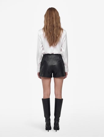 Slim Fit Pile Detaylı Suni Deri Görünümlü Şort Etek
