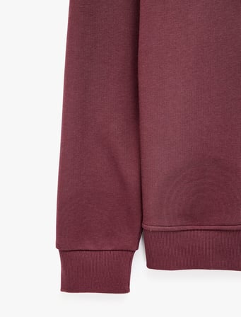 Uzun Kollu Üç İplik Şardonlu Nakışlı Bisiklet Yaka Sweatshirt