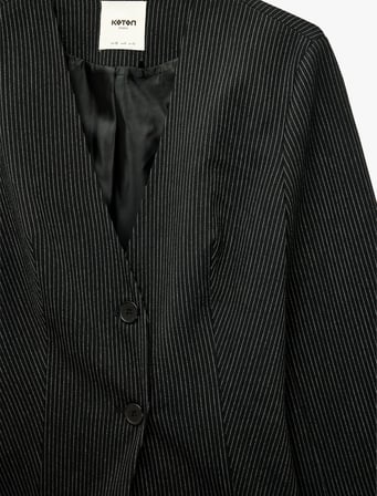 V Yaka Düğmeli Arkası Kuş Gözü Detaylı Bağlamalı Çizgili Blazer Ceket