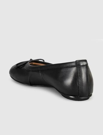 Siyah Minimal Fiyonk Detaylı Babet