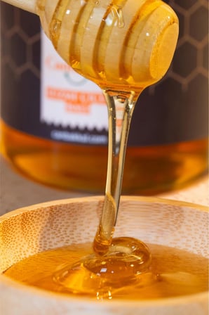 Canbakkal Süzme Çiçek Balı 2 Kg / Yüksek Yayla Balı,Şekersiz, İlaç Kalıntısız 11 Farklı Analiz Teyitli Hakiki Bal 