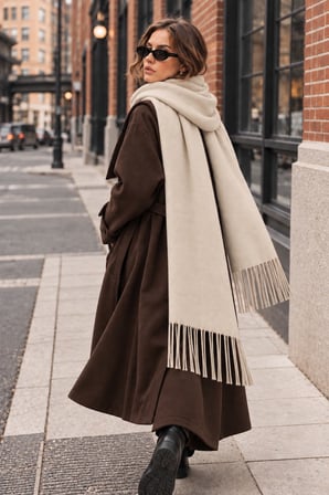 Soft Feel Kadın Atkı Şal – Yumuşak Dokulu Geniş Oversize Püsküllü Omuz Şalı