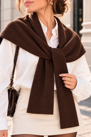 Soft Dokulu Triko Örme Kadın Atkı – Kare Form Omuz Şalı