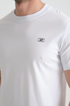 Beyaz  Erkek T-shirt Nefes Alabilen Esnek Pamuklu Kumaş Regular Kalıp Minimal Logolu
