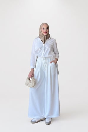 Beli Bağcıklı ve Pili Detaylı Geniş Paça Pantolon
