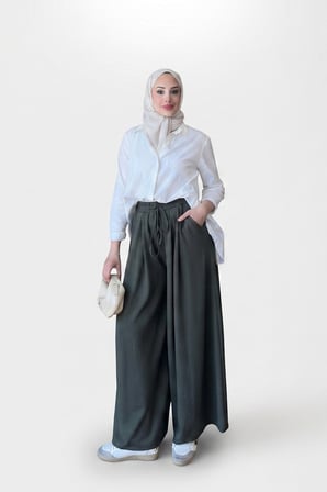 Beli Bağcıklı ve Pili Detaylı Geniş Paça Pantolon