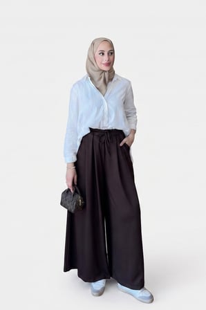 Beli Bağcıklı ve Pili Detaylı Geniş Paça Pantolon
