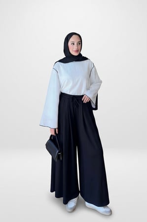 Beli Bağcıklı ve Pili Detaylı Geniş Paça Pantolon