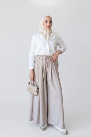 Beli Bağcıklı ve Pili Detaylı Geniş Paça Pantolon