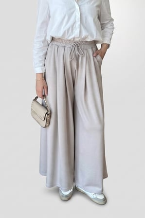 Beli Bağcıklı ve Pili Detaylı Geniş Paça Pantolon