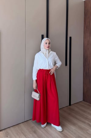 Beli Bağcıklı ve Pili Detaylı Geniş Paça Pantolon