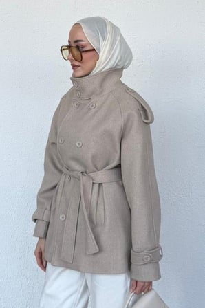 Dik Yaka Düğme Detaylı Omuz Epauletli Kuşaklı Kaşe Kısa Kaban