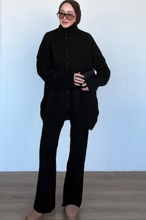 Düşük Omuzlu Dikey Fitilli Oversize Triko Hırka ve Bol Paça Pantolon Takım