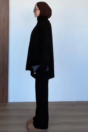 Düşük Omuzlu Dikey Fitilli Oversize Triko Hırka ve Bol Paça Pantolon Takım